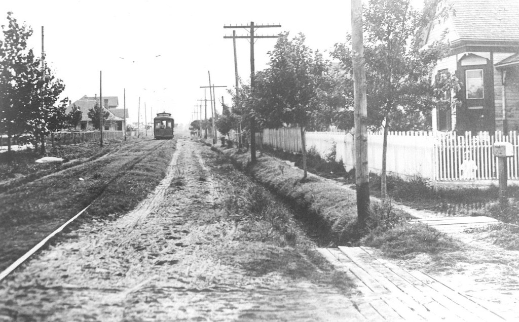 Streetcar on Monroe Street in Alexandria, Louisiana, early 1900s