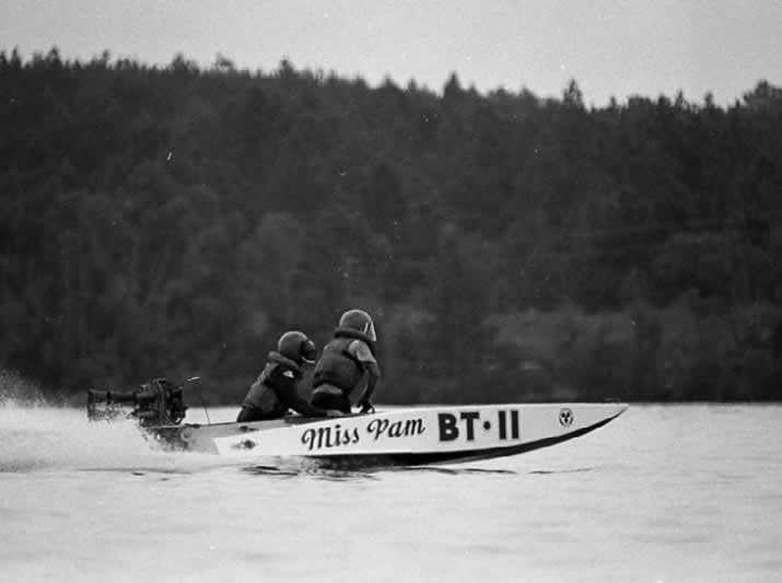 Miss Pam racing on Buhlow Lake in Pineville, Louisiana